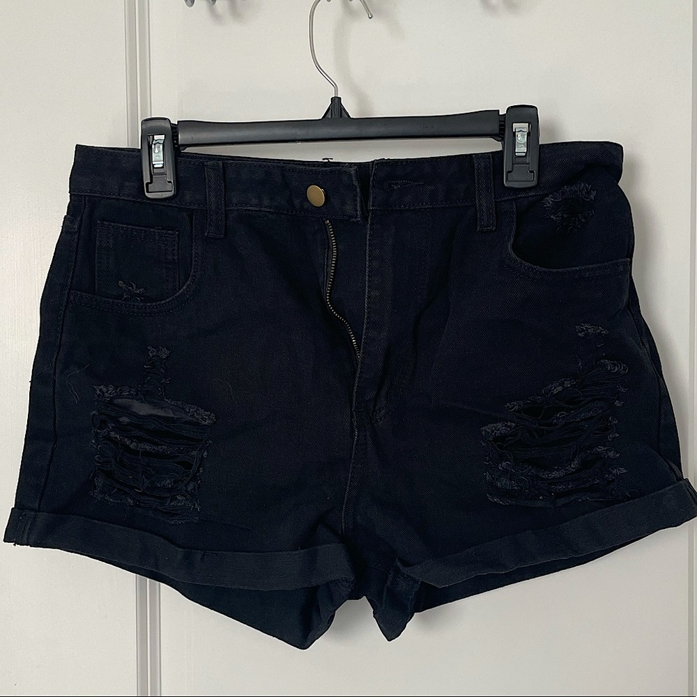 NEVER worn high waisted Shein shorts. Size L. Black with rips